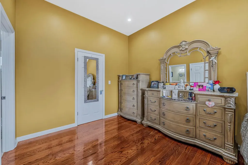 32 Blanche Street Plainview NY 11803