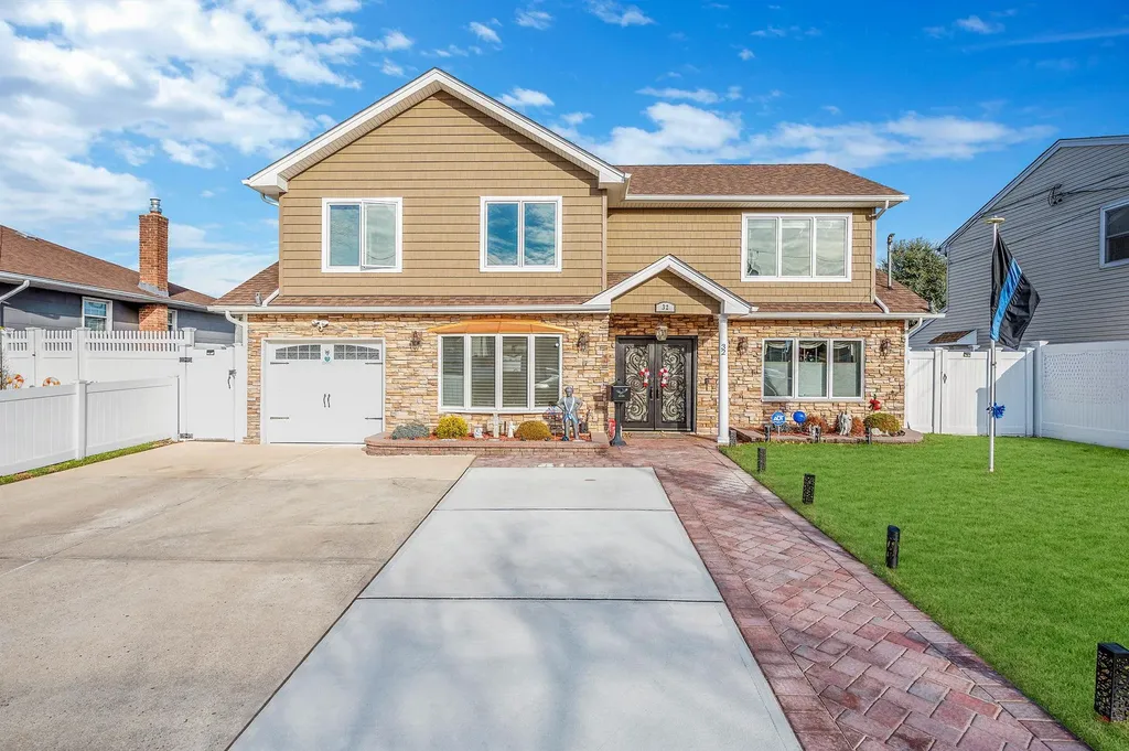 32 Blanche Street Plainview NY 11803