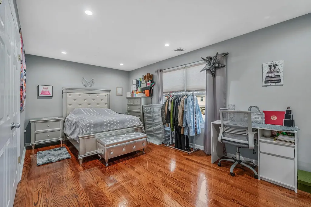 32 Blanche Street Plainview NY 11803