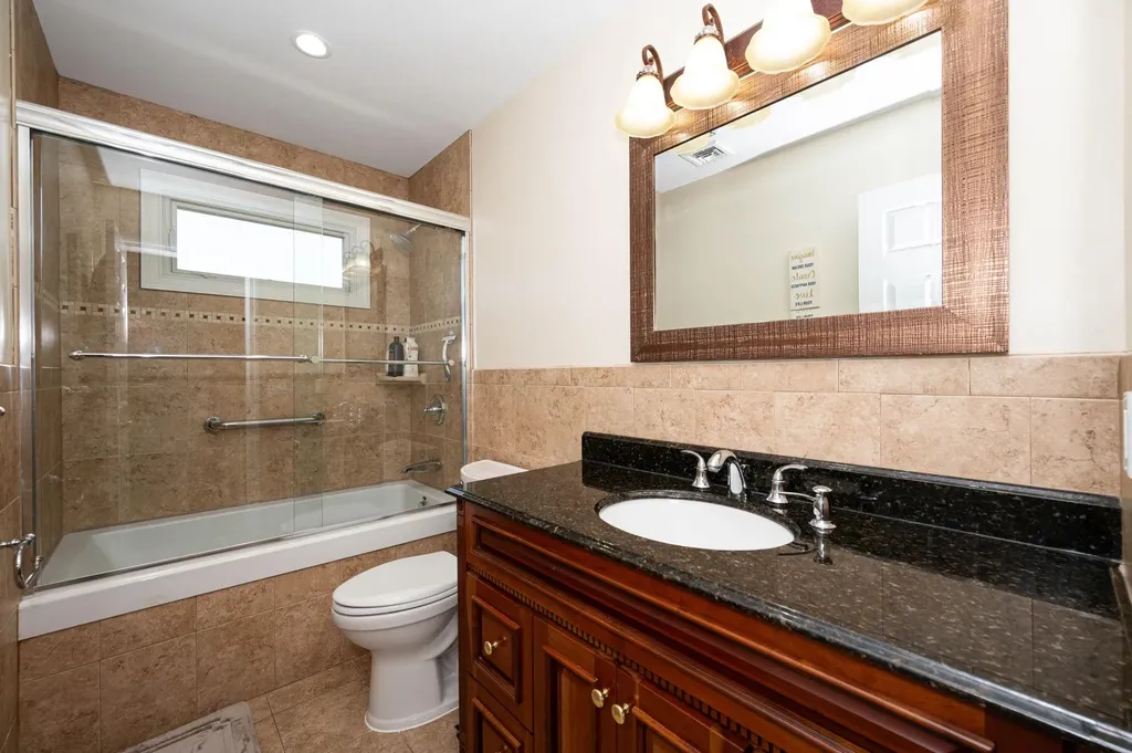 32 Blanche Street Plainview NY 11803