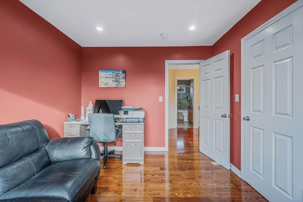 32 Blanche Street Plainview NY 11803