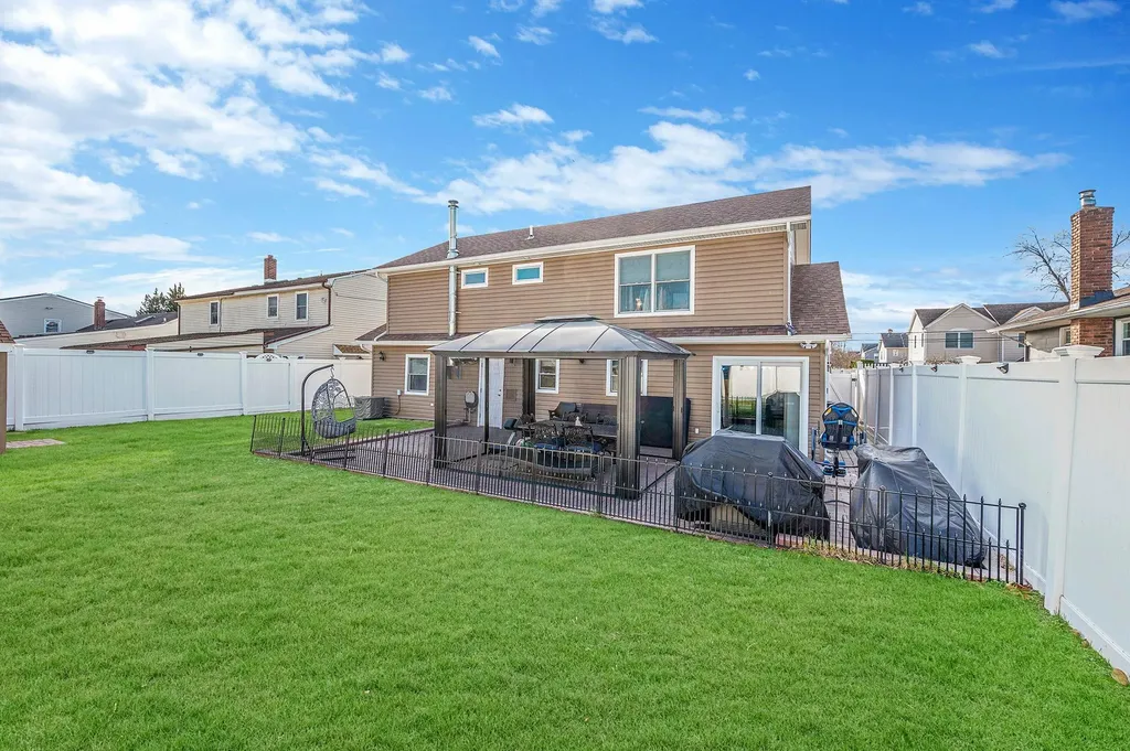 32 Blanche Street Plainview NY 11803