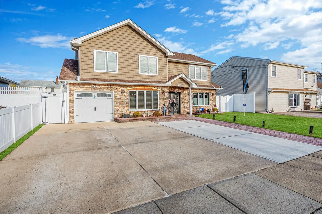 32 Blanche Street Plainview NY 11803