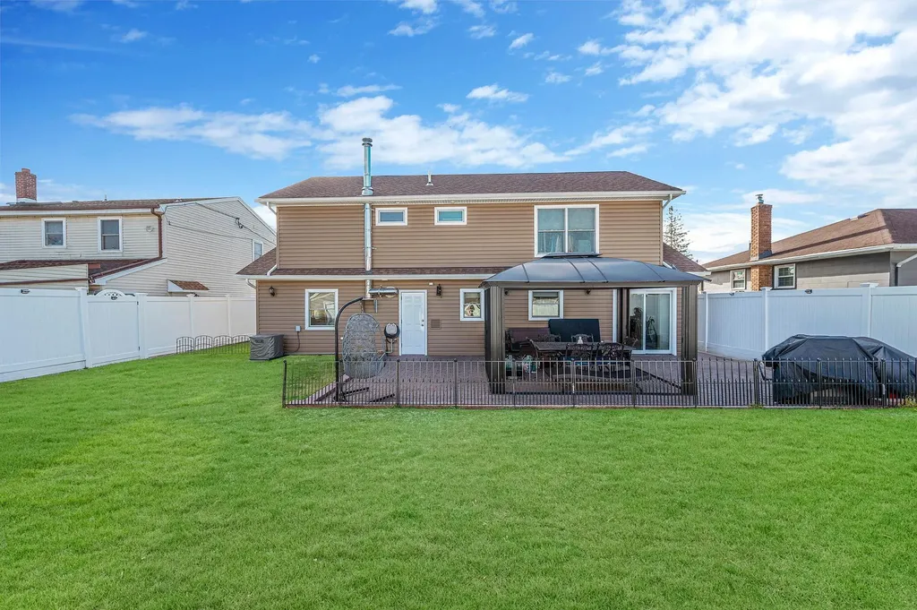 32 Blanche Street Plainview NY 11803