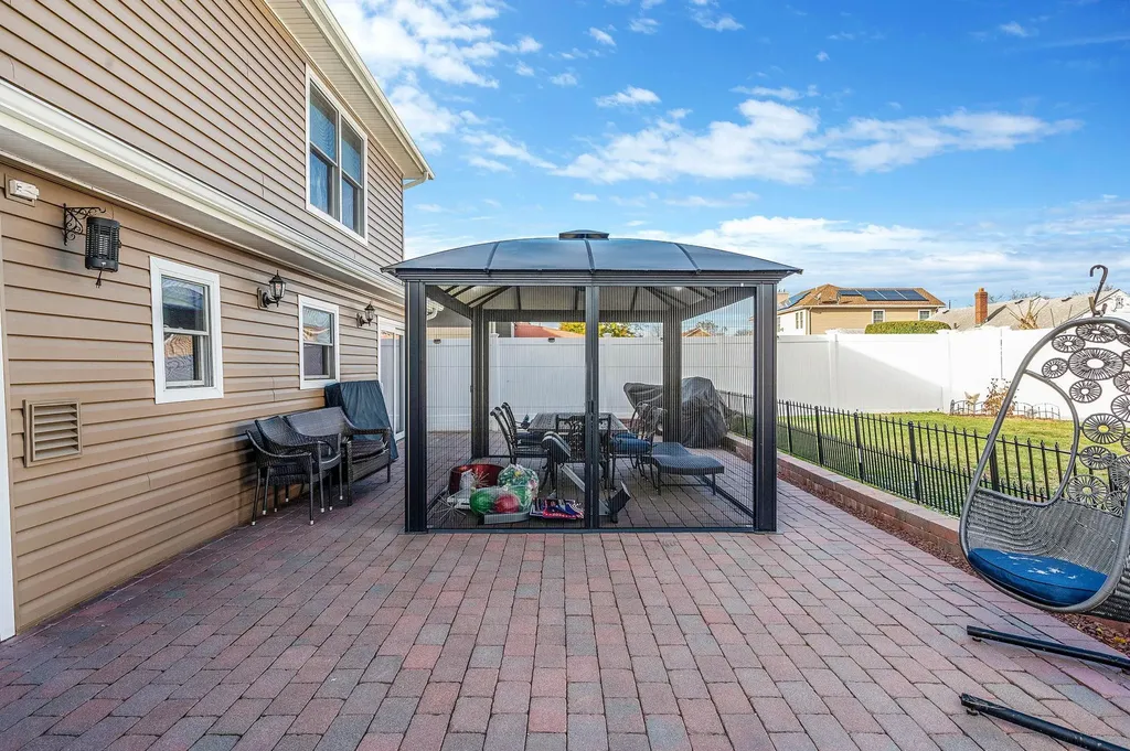 32 Blanche Street Plainview NY 11803