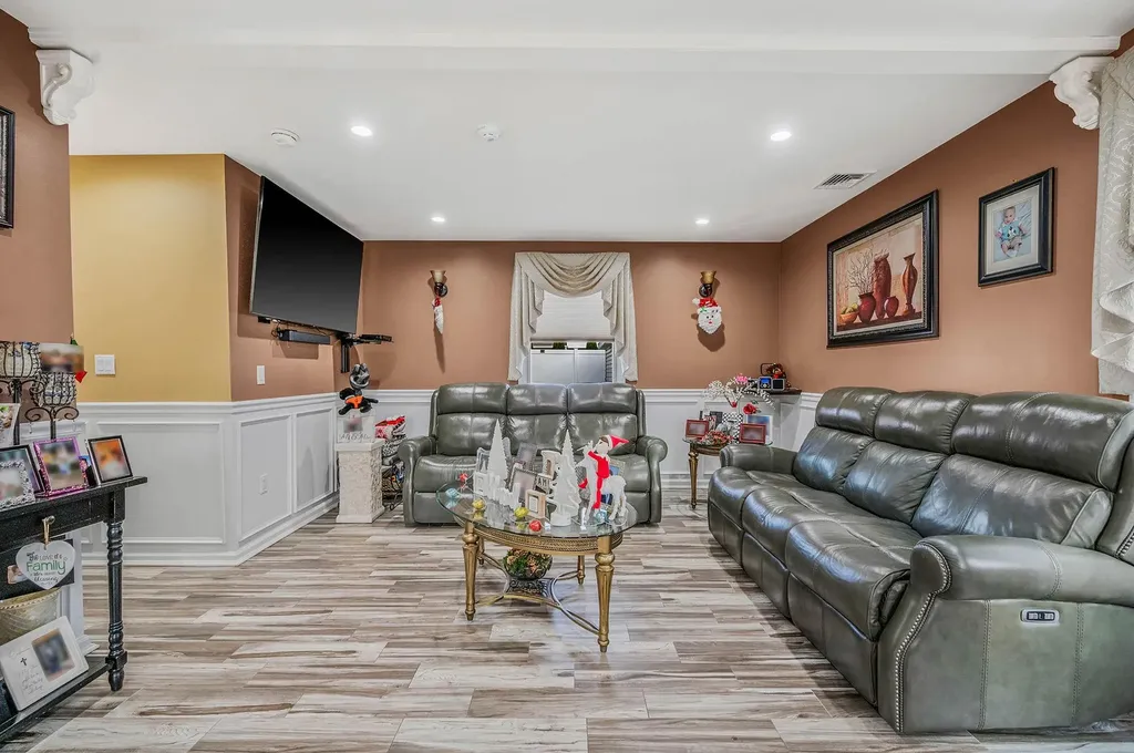 32 Blanche Street Plainview NY 11803