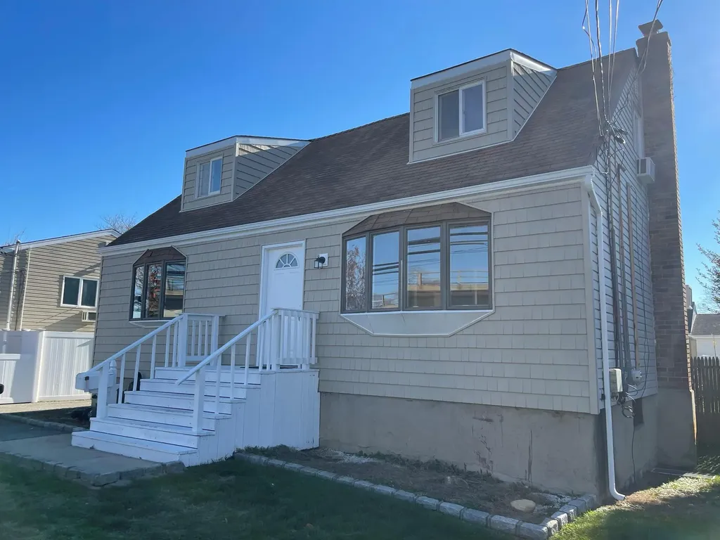 253 Hoffman Babylon NY 11757