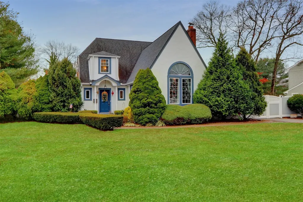 26 Lanier Lane Bay Shore NY 11706