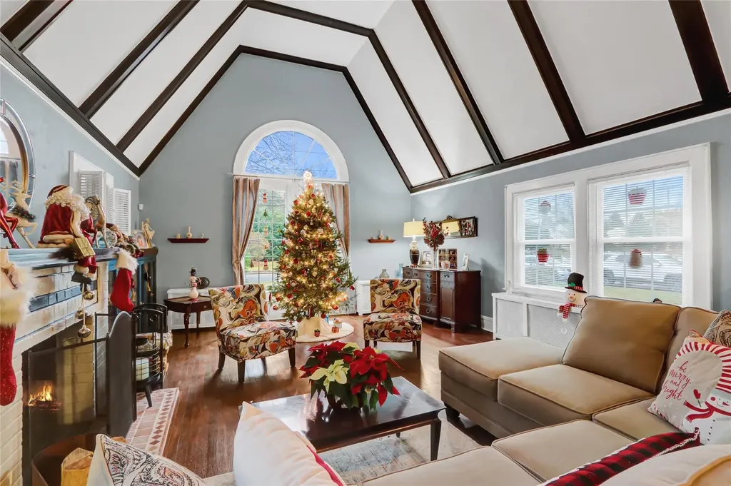 26 Lanier Lane Bay Shore NY 11706