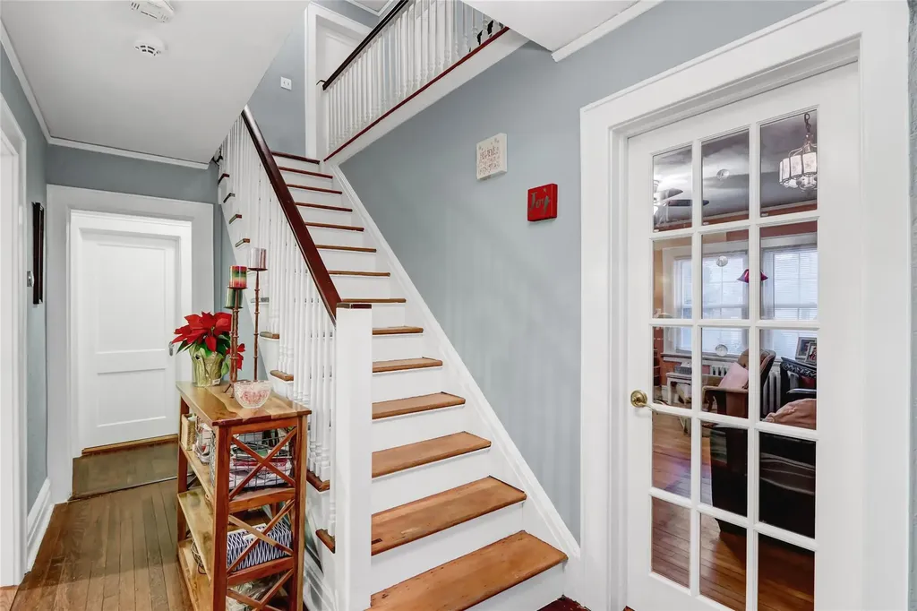 26 Lanier Lane Bay Shore NY 11706