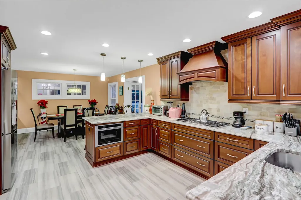 26 Lanier Lane Bay Shore NY 11706