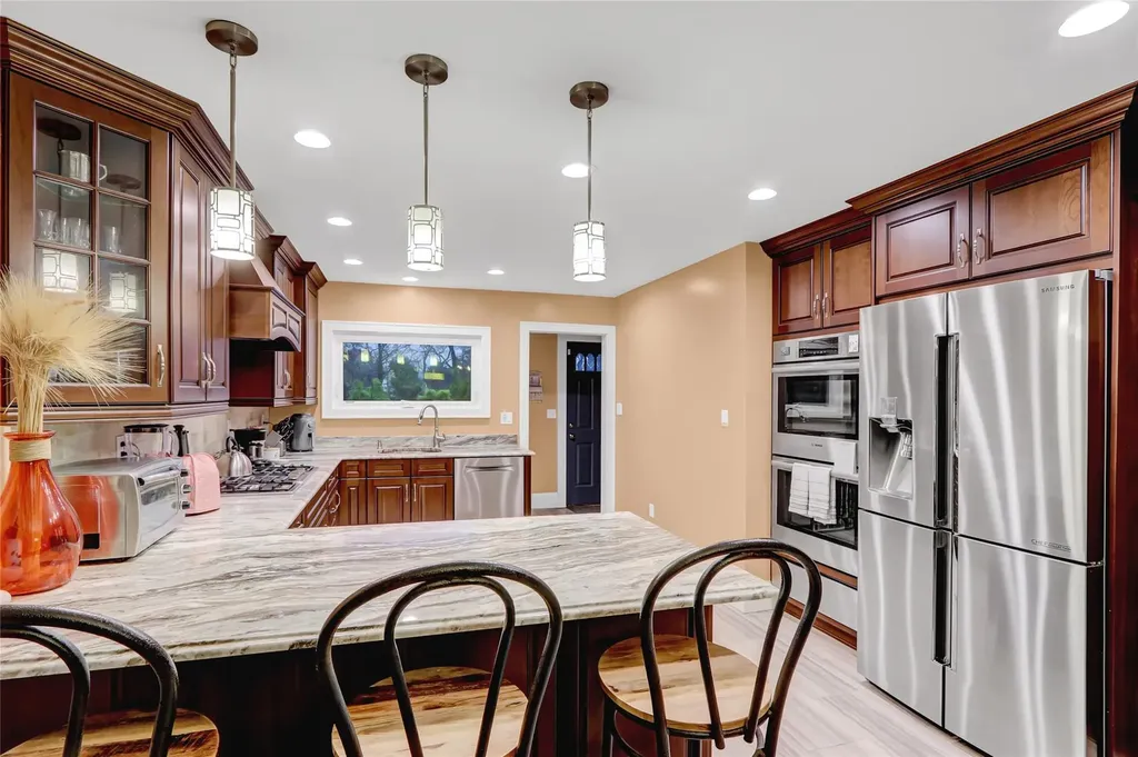26 Lanier Lane Bay Shore NY 11706