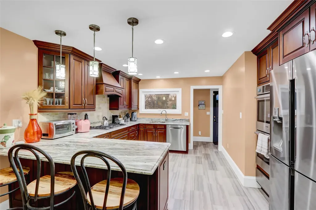 26 Lanier Lane Bay Shore NY 11706
