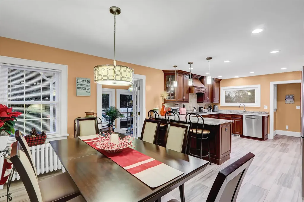 26 Lanier Lane Bay Shore NY 11706