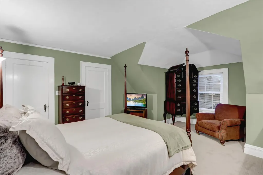 26 Lanier Lane Bay Shore NY 11706