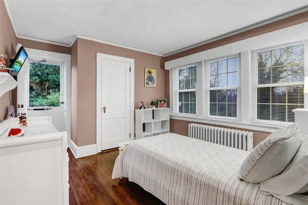 26 Lanier Lane Bay Shore NY 11706