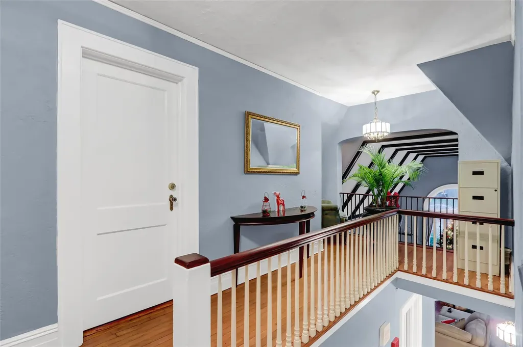 26 Lanier Lane Bay Shore NY 11706