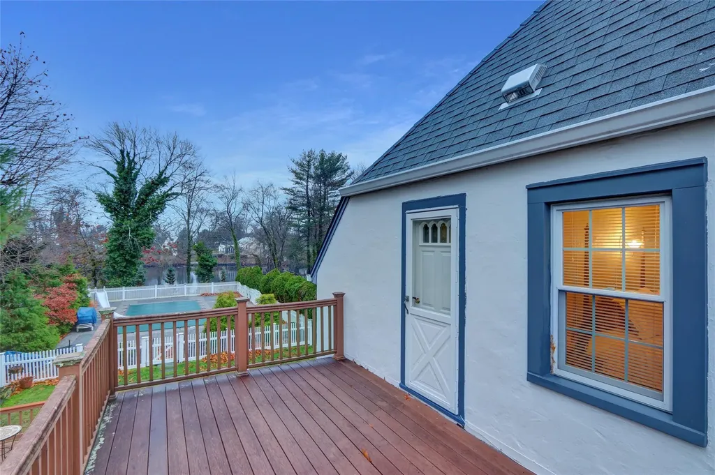 26 Lanier Lane Bay Shore NY 11706