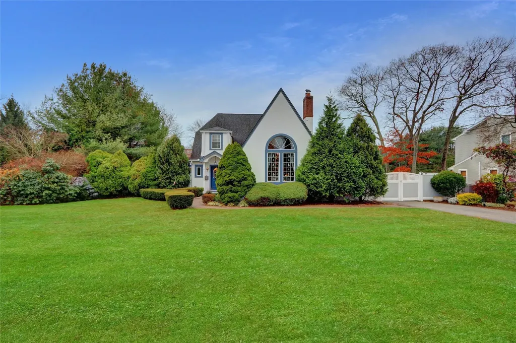 26 Lanier Lane Bay Shore NY 11706