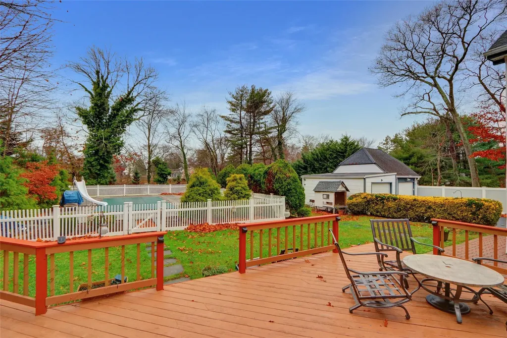 26 Lanier Lane Bay Shore NY 11706