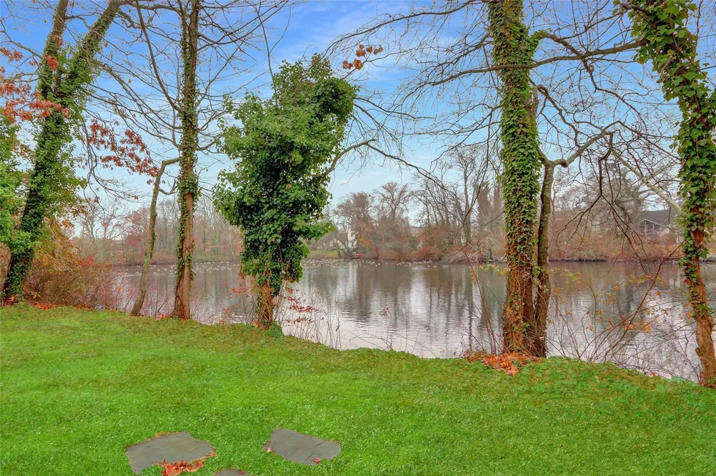 26 Lanier Lane Bay Shore NY 11706