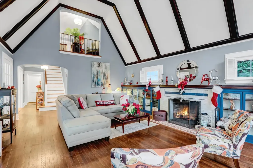 26 Lanier Lane Bay Shore NY 11706