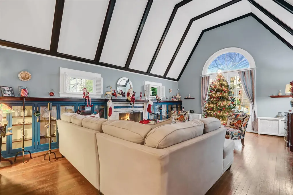 26 Lanier Lane Bay Shore NY 11706