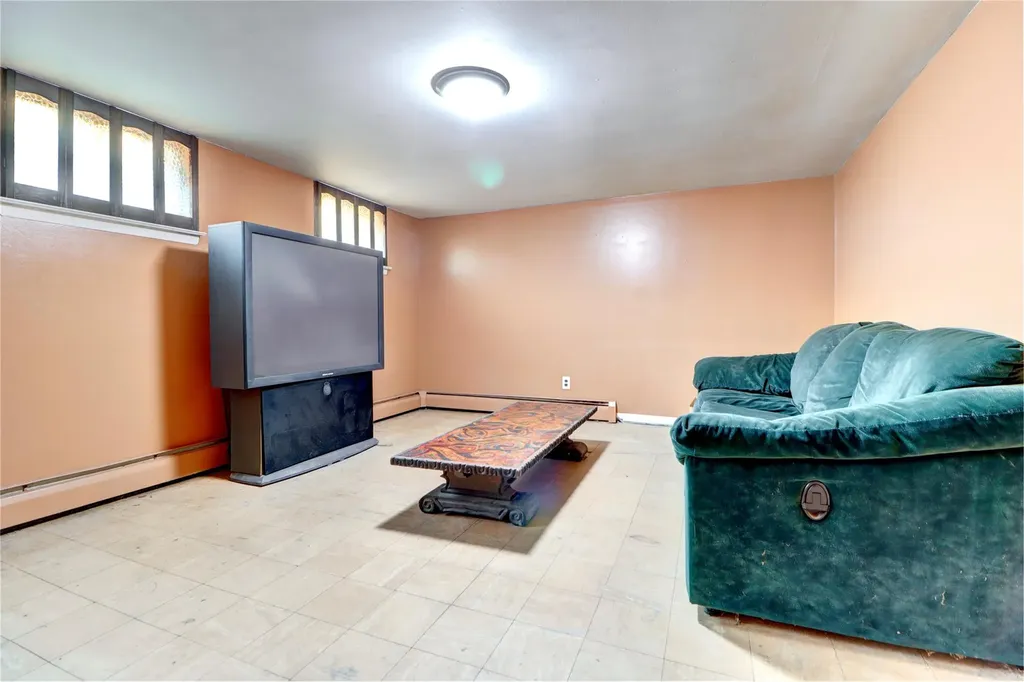7241 Central Avenue Glendale NY 11385
