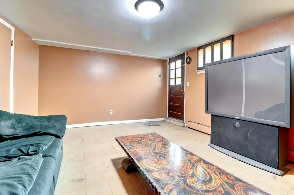 7241 Central Avenue Glendale NY 11385