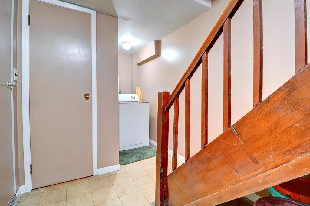 7241 Central Avenue Glendale NY 11385