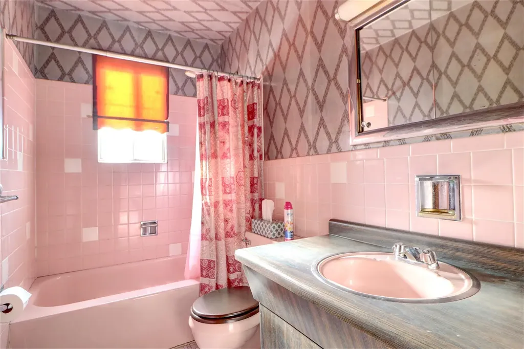 7241 Central Avenue Glendale NY 11385