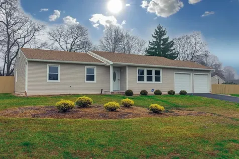 5 Westcliff Lane Lake Grove NY 11755