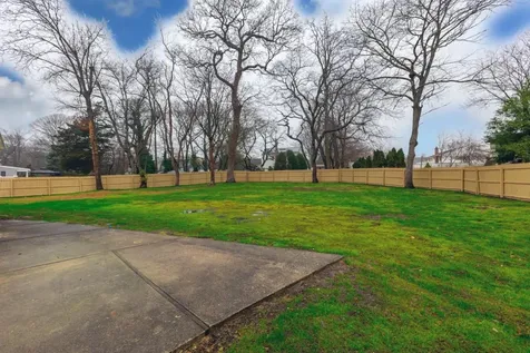 5 Westcliff Lane Lake Grove NY 11755