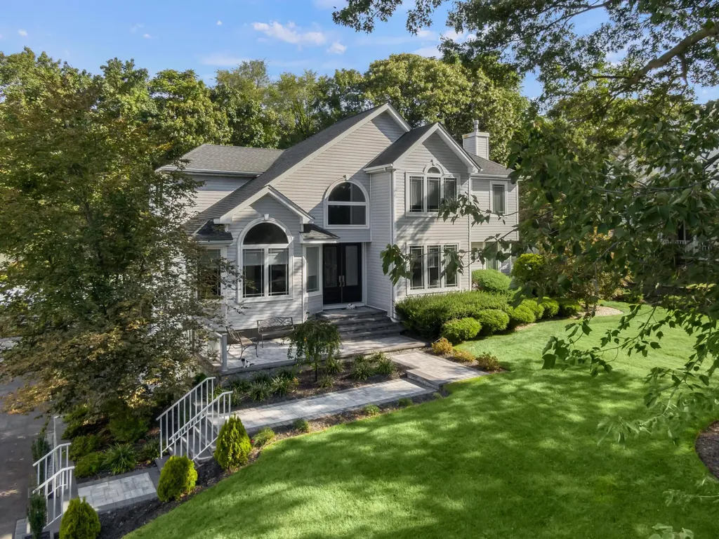 6 Whispering Woods Drive Smithtown NY 11787