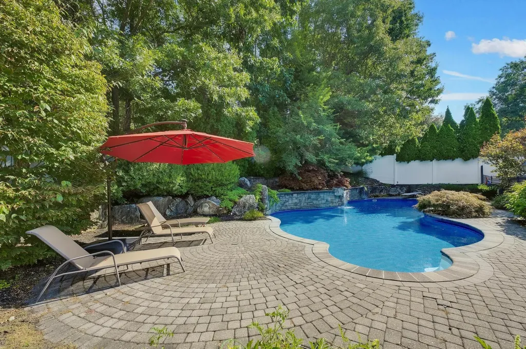 6 Whispering Woods Drive Smithtown NY 11787