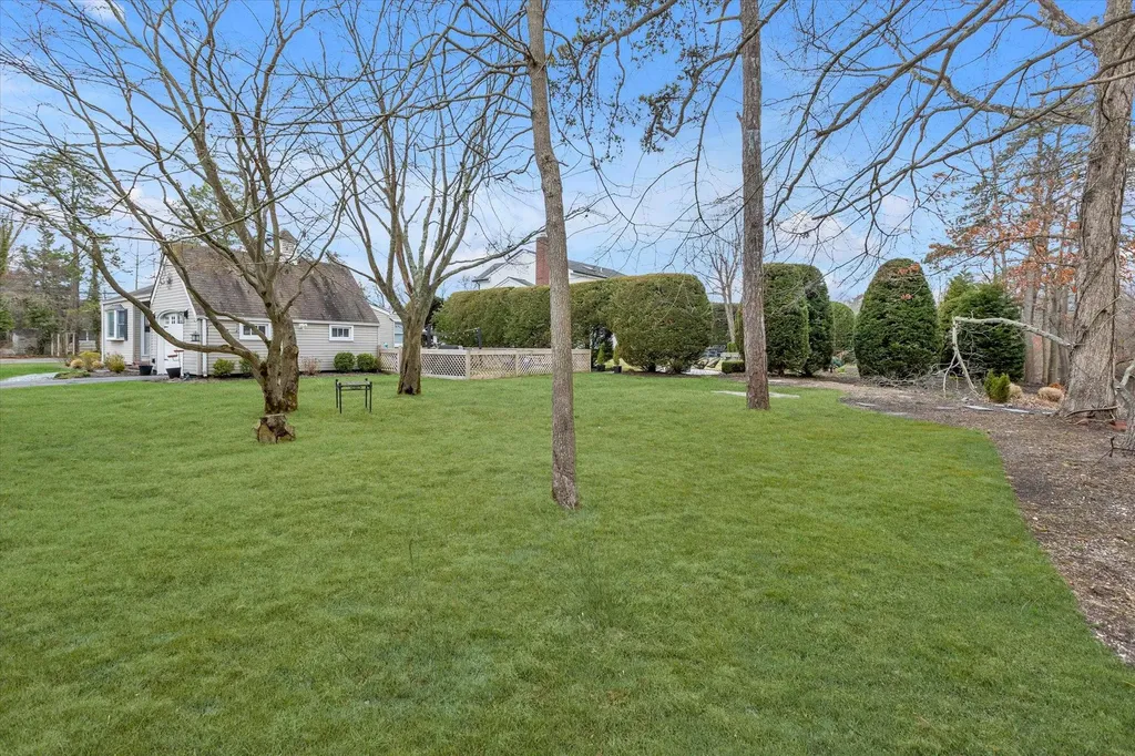 6 Brookway Oakdale NY 11769