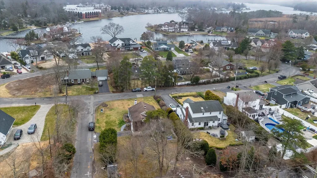 6 Brookway Oakdale NY 11769