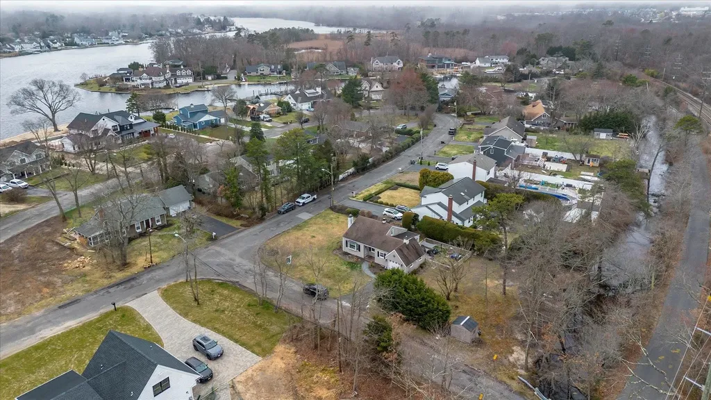 6 Brookway Oakdale NY 11769