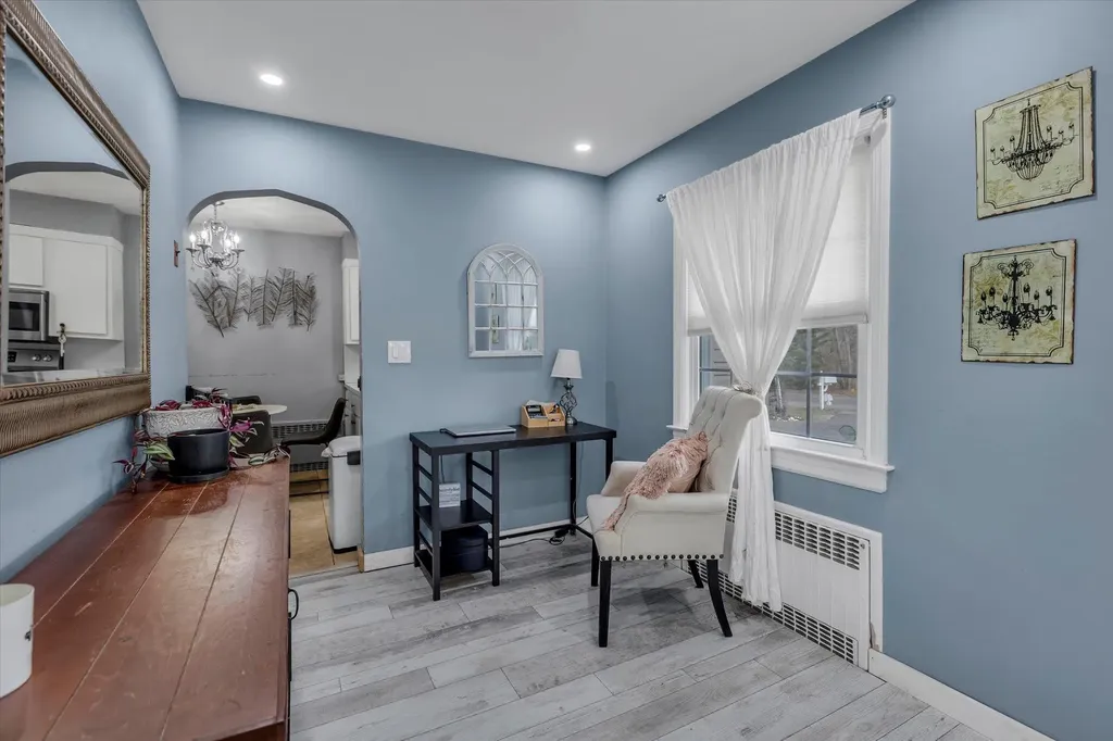 6 Brookway Oakdale NY 11769