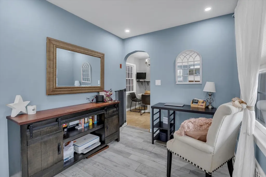 6 Brookway Oakdale NY 11769