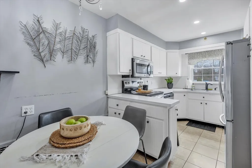 6 Brookway Oakdale NY 11769