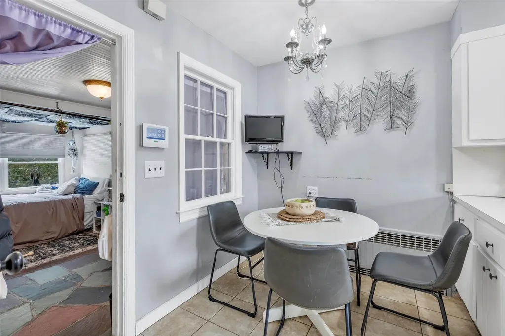 6 Brookway Oakdale NY 11769