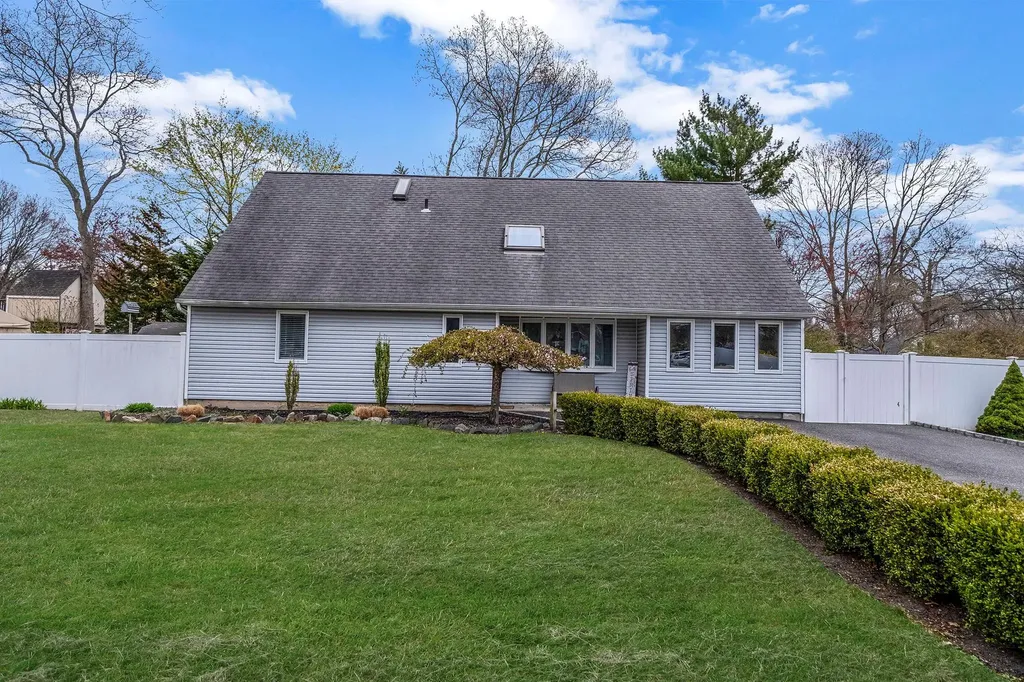 79 Aberdeen Drive Mastic NY 11950