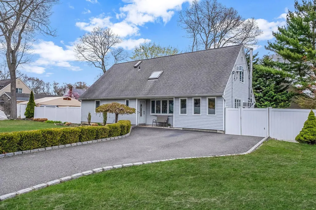 79 Aberdeen Drive Mastic NY 11950