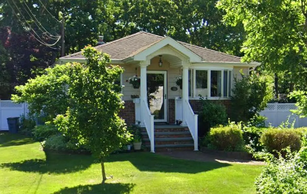 33 Forest Drive Ronkonkoma NY 11779