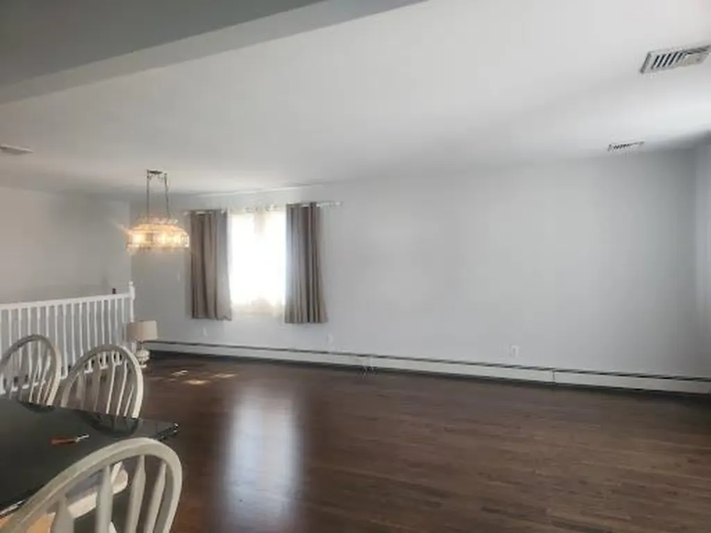 33 Forest Drive Ronkonkoma NY 11779