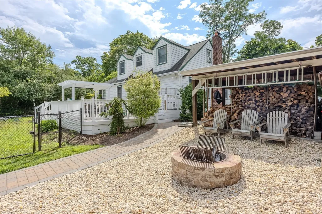 32 Lower Rocky Point Road Miller Place NY 11764