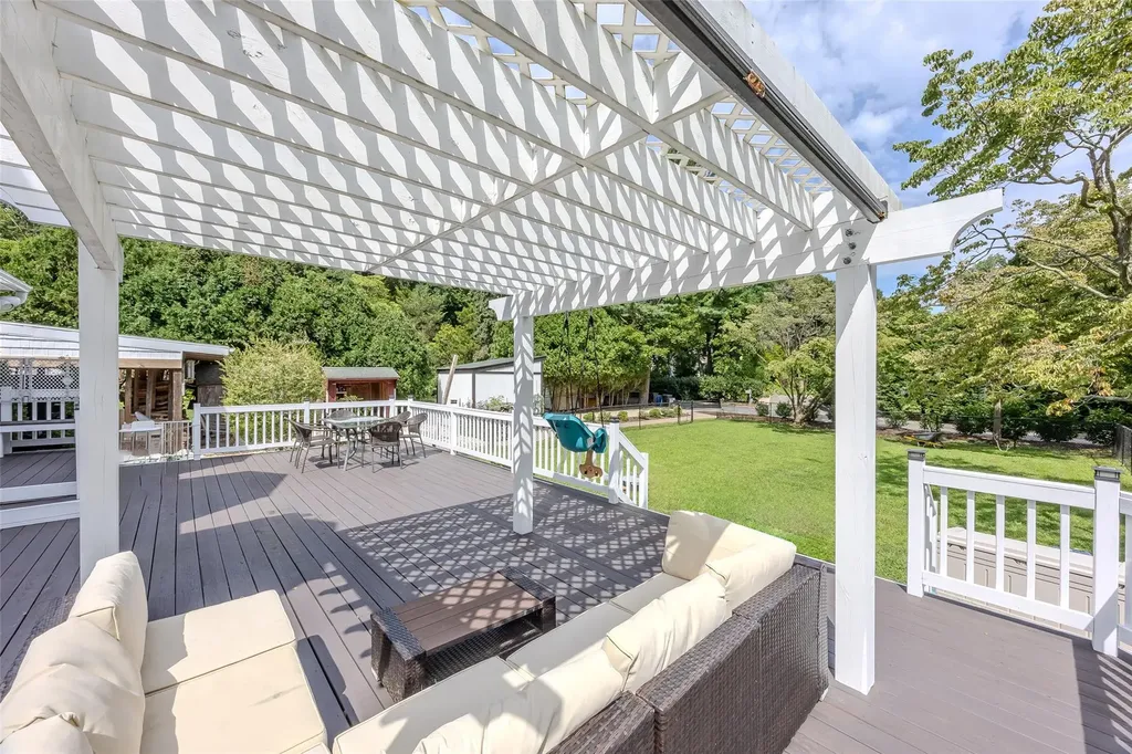 32 Lower Rocky Point Road Miller Place NY 11764