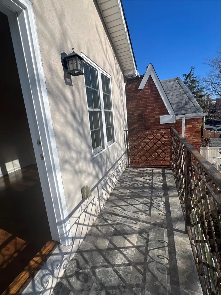 7207 88th Street Glendale NY 11385