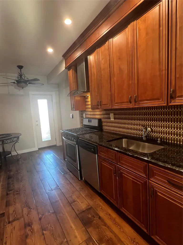 7207 88th Street Glendale NY 11385